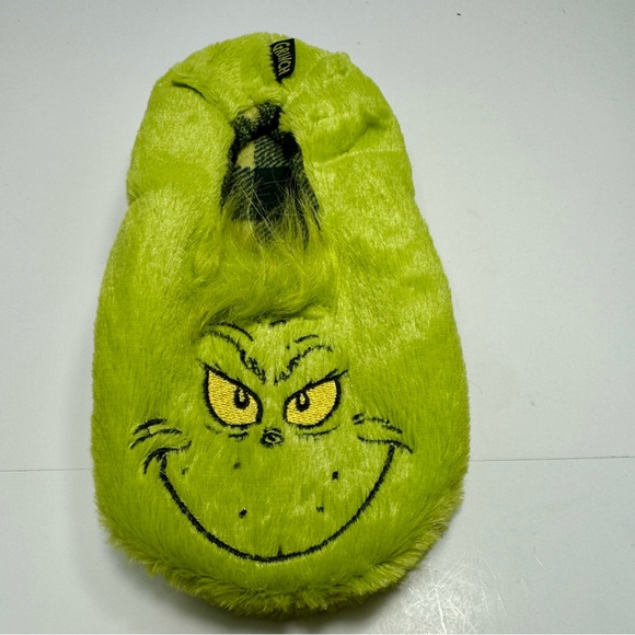 NWT. Grinch fuzzy soft Slipper Socks feature the Grinch’s classic face in green - Picture 5 of 10